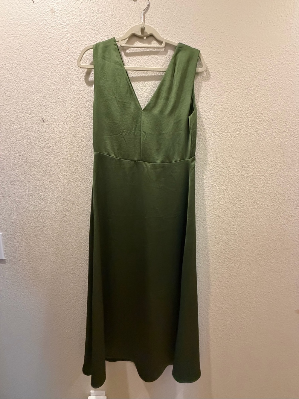 Weekend Max Mara Green Satin V-Neck Midi Dress Size 8
